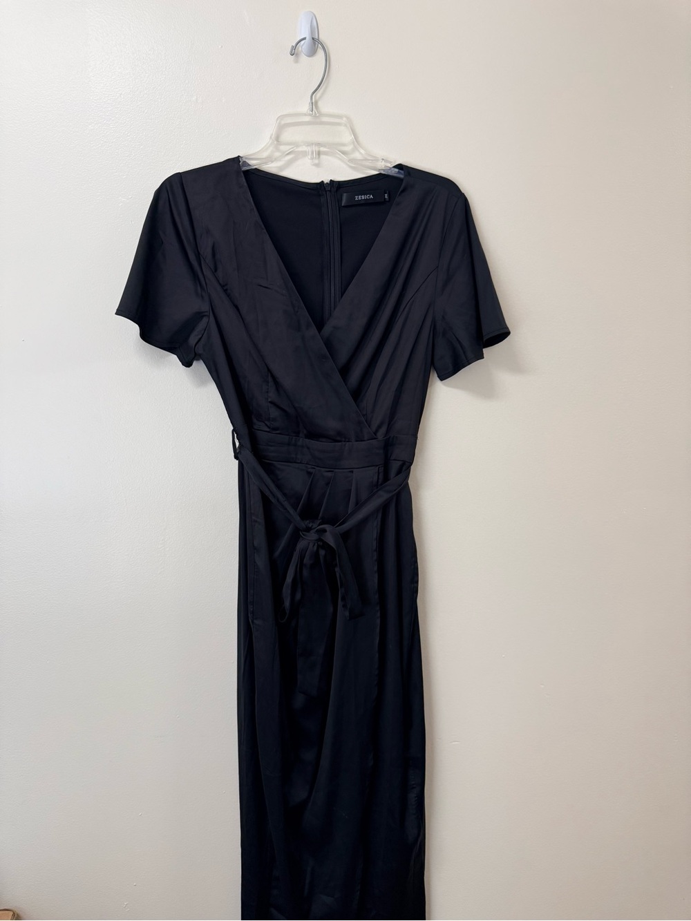 Zesica Black Short-Sleeve Wrap Midi Dress